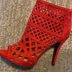 Selling sexy heels, perfect for the summer coming up.  Red and super cute!!